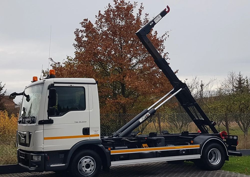 MAN TGL 12.220 HAKOWIEC 4x2 KLIMA HAKOWIEC DO KONTENERÓW - Φορτηγό φόρτωσης γάντζου: φωτογραφία 2 MAN TGL 12.220 HAKOWIEC 4x2 KLIMA HAKOWIEC DO KONTENERÓW - Φορτηγό φόρτωσης γάντζου: φωτογραφία 2