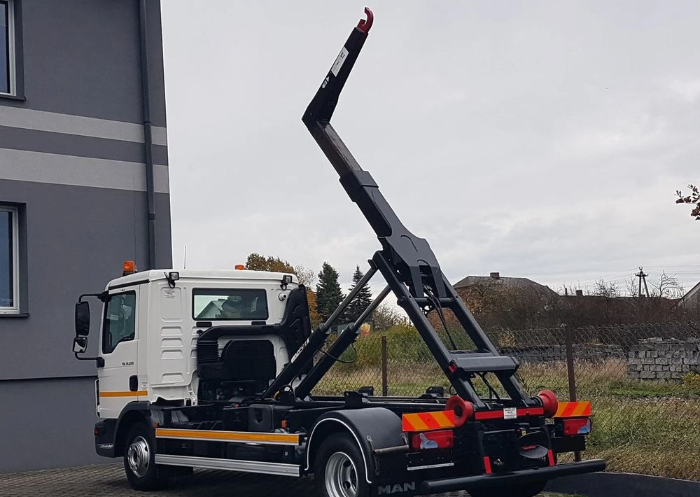 MAN TGL 12.220 HAKOWIEC 4x2 KLIMA HAKOWIEC DO KONTENERÓW - Φορτηγό φόρτωσης γάντζου: φωτογραφία 3 MAN TGL 12.220 HAKOWIEC 4x2 KLIMA HAKOWIEC DO KONTENERÓW - Φορτηγό φόρτωσης γάντζου: φωτογραφία 3