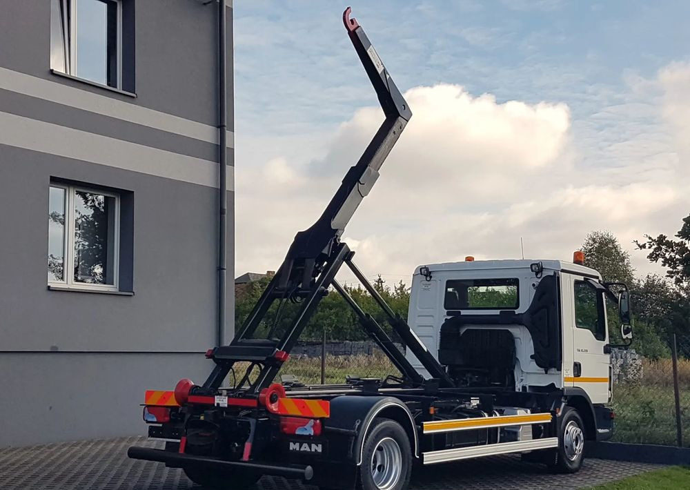 MAN TGL 12.220 HAKOWIEC 4x2 KLIMA - Φορτηγό φόρτωσης γάντζου: φωτογραφία 4 MAN TGL 12.220 HAKOWIEC 4x2 KLIMA - Φορτηγό φόρτωσης γάντζου: φωτογραφία 4