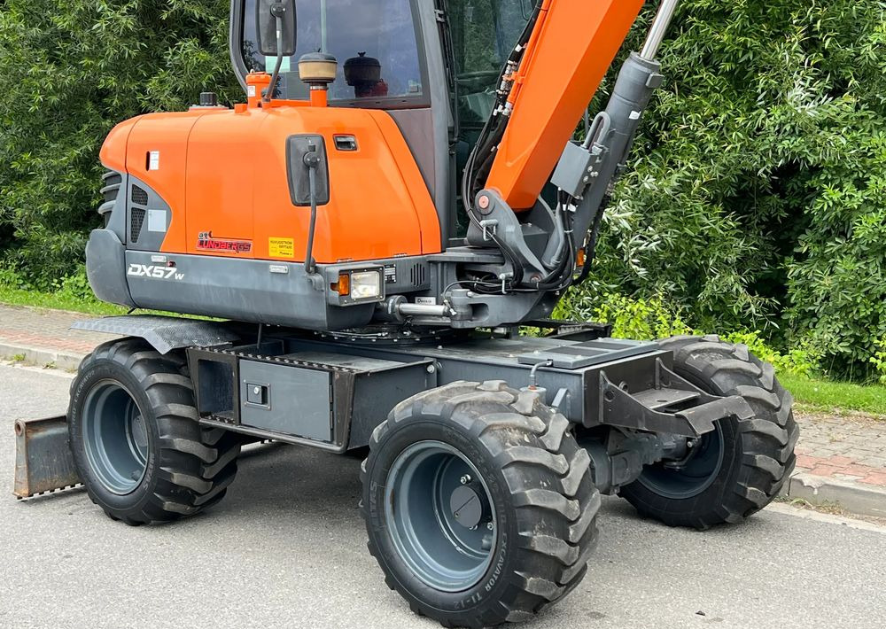 Doosan DOOSAN DX57W *ROTOTILT* 2200 Motogodzin JAK NOWA KOPARKA KOŁOWA STAN PERFEKCYJNY SPROWADZONA - Τροχοφόρος εκσκαφέας: φωτογραφία 5 Doosan DOOSAN DX57W *ROTOTILT* 2200 Motogodzin JAK NOWA KOPARKA KOŁOWA STAN PERFEKCYJNY SPROWADZONA - Τροχοφόρος εκσκαφέας: φωτογραφία 5