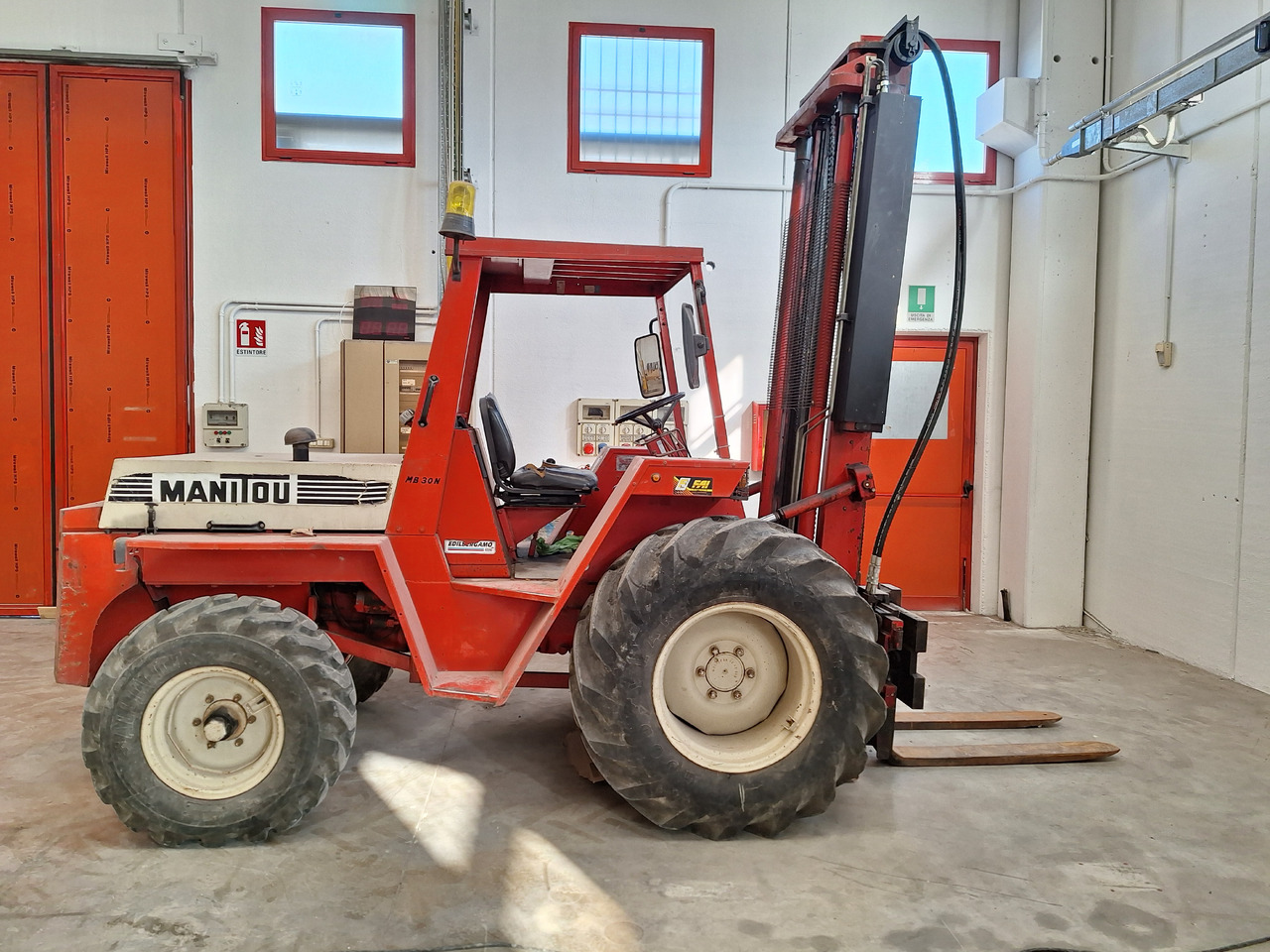 Manitou 30 NB - Φορτηγό ανωμάλου εδάφους: φωτογραφία 1 Manitou 30 NB - Φορτηγό ανωμάλου εδάφους: φωτογραφία 1