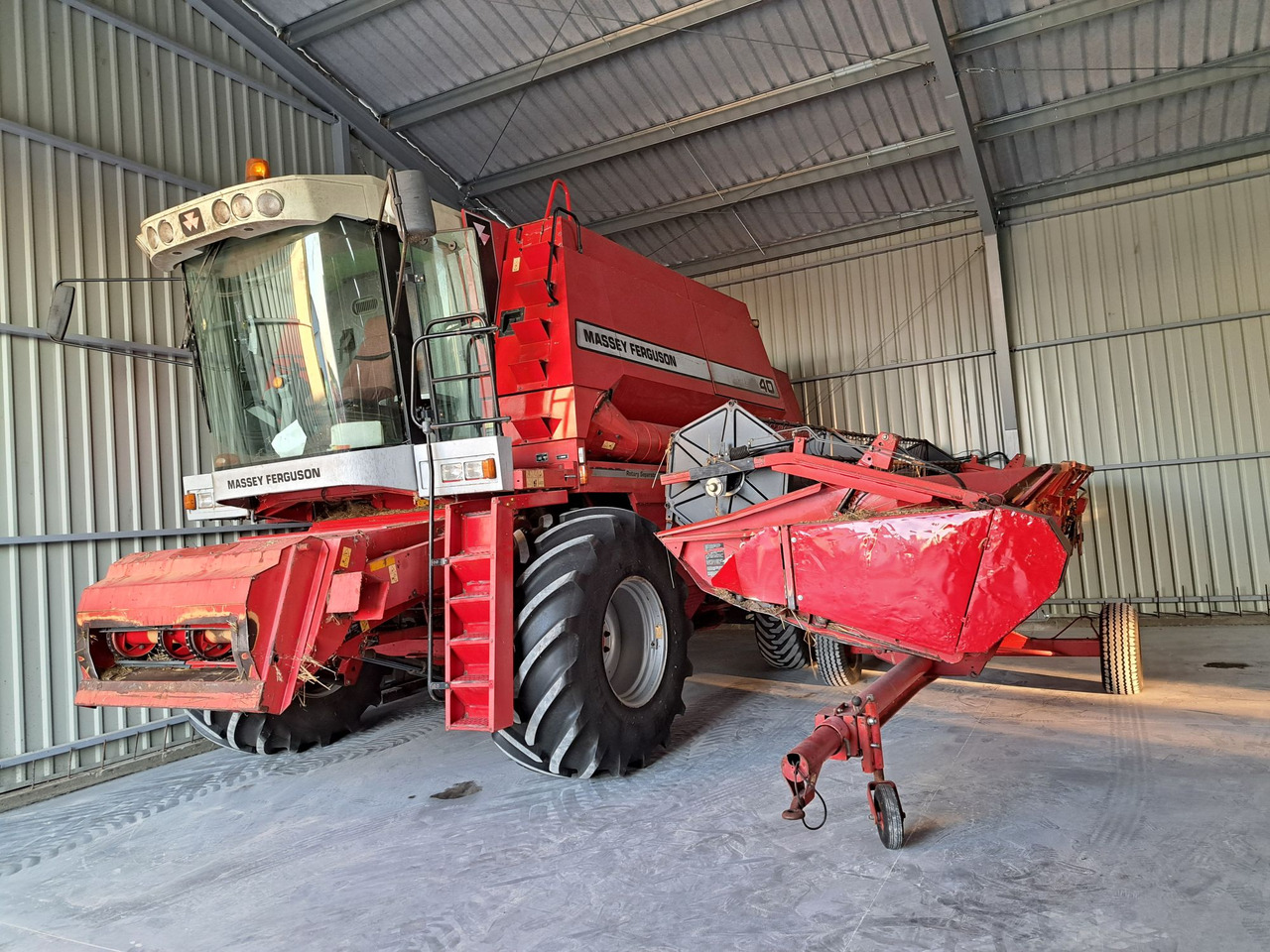 Kombajn Massey Ferguson 40 M-F 38 - Θεριζοαλωνιστική μηχανή: φωτογραφία 2 Kombajn Massey Ferguson 40 M-F 38 - Θεριζοαλωνιστική μηχανή: φωτογραφία 2