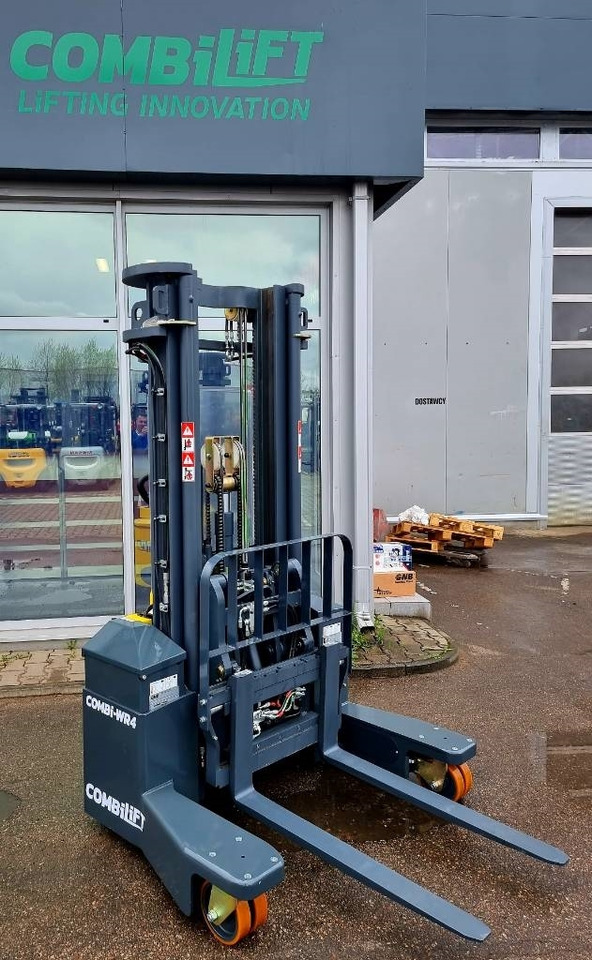 Aisle-Master WR4 - BRAND NEW on stock ! - 4-κίνητα ανυψωτικό στενών δρόμων: φωτογραφία 5 Aisle-Master WR4 - BRAND NEW on stock ! - 4-κίνητα ανυψωτικό στενών δρόμων: φωτογραφία 5
