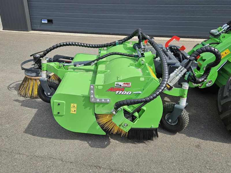 Avant borstel met opvangbak 1100 - Παρελκόμενα για Γεωργικά μηχανήματα: φωτογραφία 5 Avant borstel met opvangbak 1100 - Παρελκόμενα για Γεωργικά μηχανήματα: φωτογραφία 5