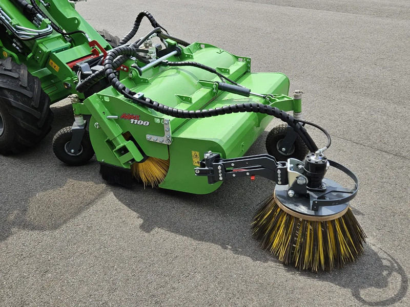 Avant borstel met opvangbak 1100 - Παρελκόμενα για Γεωργικά μηχανήματα: φωτογραφία 2 Avant borstel met opvangbak 1100 - Παρελκόμενα για Γεωργικά μηχανήματα: φωτογραφία 2