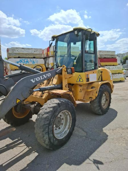 Volvo L 30 - Ελαστιχοφόρος φορτωτής: φωτογραφία 2 Volvo L 30 - Ελαστιχοφόρος φορτωτής: φωτογραφία 2