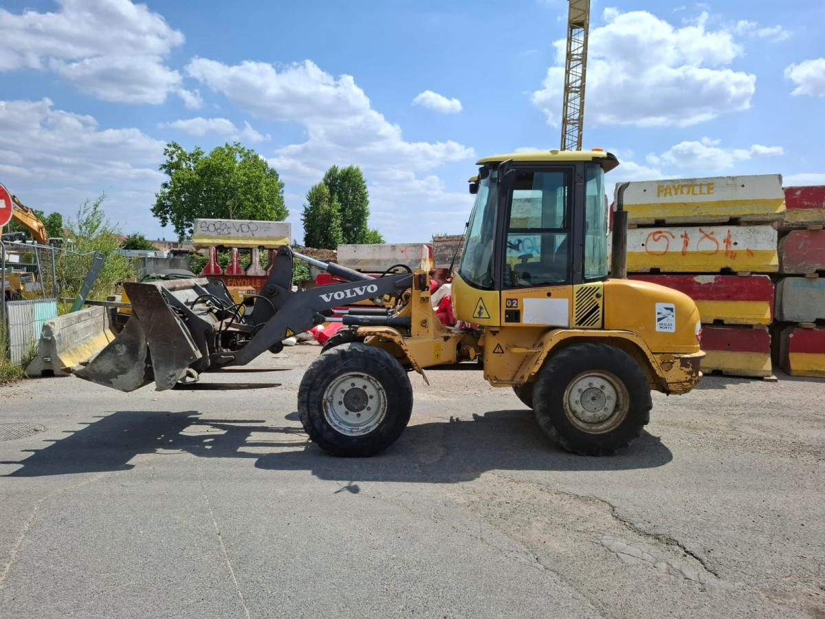 Volvo L 30 - Ελαστιχοφόρος φορτωτής: φωτογραφία 3 Volvo L 30 - Ελαστιχοφόρος φορτωτής: φωτογραφία 3