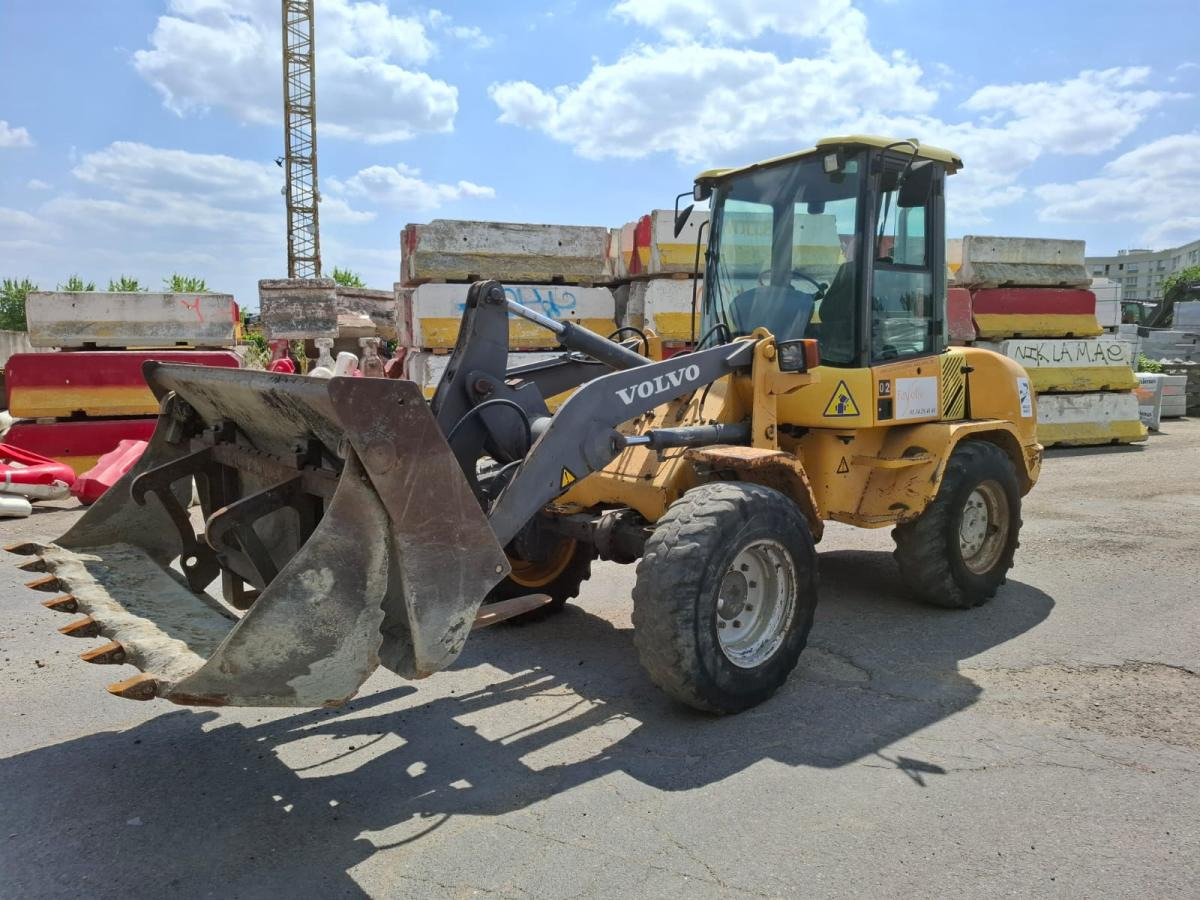 Volvo L 30 - Ελαστιχοφόρος φορτωτής: φωτογραφία 1 Volvo L 30 - Ελαστιχοφόρος φορτωτής: φωτογραφία 1