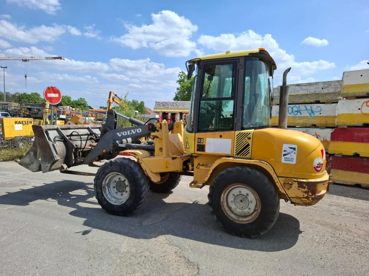 Volvo L 30 - Ελαστιχοφόρος φορτωτής: φωτογραφία 4 Volvo L 30 - Ελαστιχοφόρος φορτωτής: φωτογραφία 4