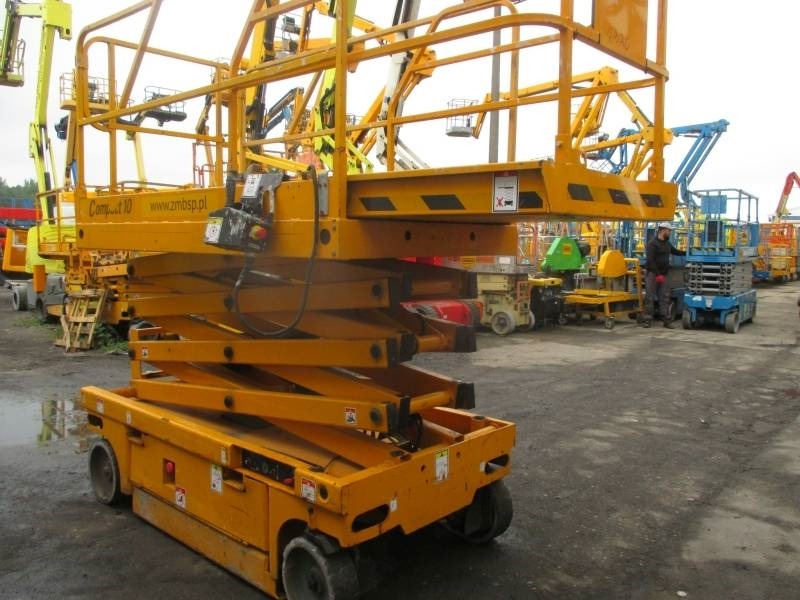 Haulotte Compact 10 - Ψαλιδωτό ανυψωτικό: φωτογραφία 4 Haulotte Compact 10 - Ψαλιδωτό ανυψωτικό: φωτογραφία 4