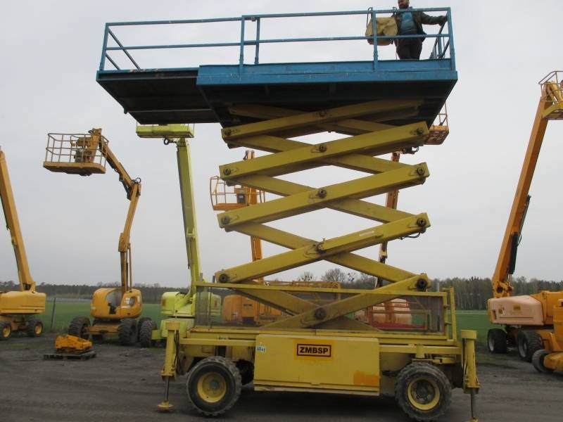 Holland Lift B 165 DL 24 - Ψαλιδωτό ανυψωτικό: φωτογραφία 1 Holland Lift B 165 DL 24 - Ψαλιδωτό ανυψωτικό: φωτογραφία 1