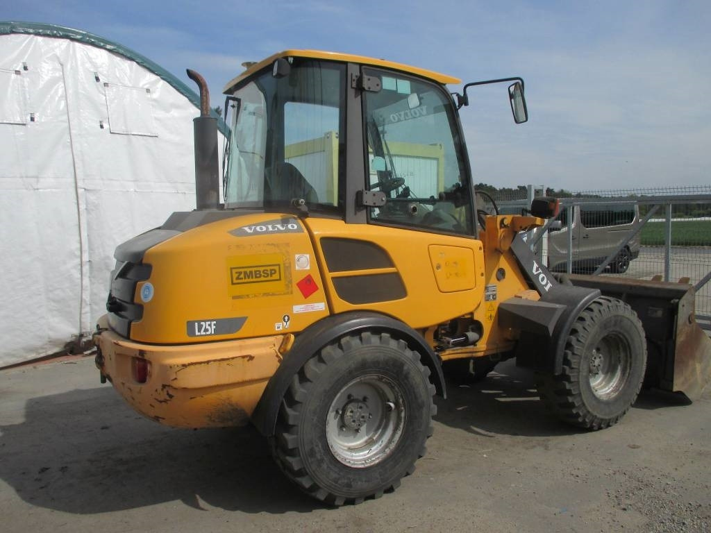 Volvo L 25 F - Ελαστιχοφόρος φορτωτής: φωτογραφία 2 Volvo L 25 F - Ελαστιχοφόρος φορτωτής: φωτογραφία 2