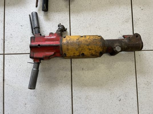 Marteau piqueur pneumatique Atlas copco - Εξοπλισμού κατασκευών: φωτογραφία 3 Marteau piqueur pneumatique Atlas copco - Εξοπλισμού κατασκευών: φωτογραφία 3