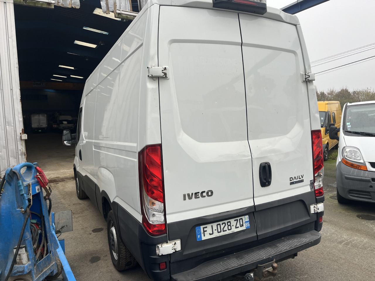Iveco 35-180 35s18 11M3 - Βαν: φωτογραφία 3 Iveco 35-180 35s18 11M3 - Βαν: φωτογραφία 3