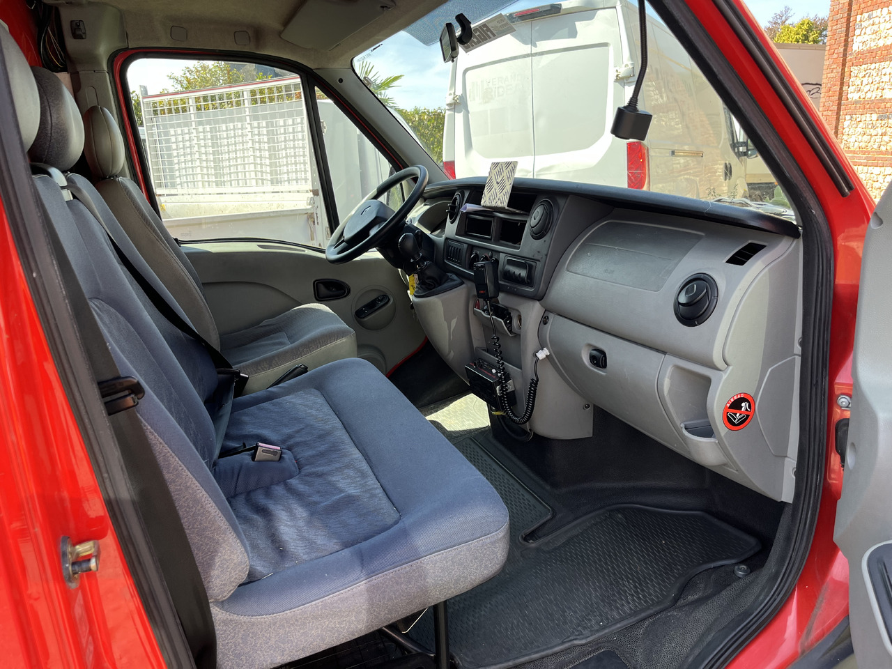 RENAULT Master 2L5 dci120cv - Ασθενοφόρο: φωτογραφία 3 RENAULT Master 2L5 dci120cv - Ασθενοφόρο: φωτογραφία 3