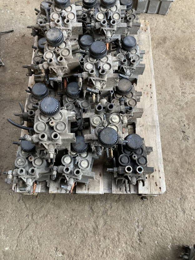 Wabco Wabco Achsmodulator Mercedes Citaro 4801030110 Modulator Actros EBS 480103 - Ανταλλακτικό για Λεωφορείο: φωτογραφία 1 Wabco Wabco Achsmodulator Mercedes Citaro 4801030110 Modulator Actros EBS 480103 - Ανταλλακτικό για Λεωφορείο: φωτογραφία 1