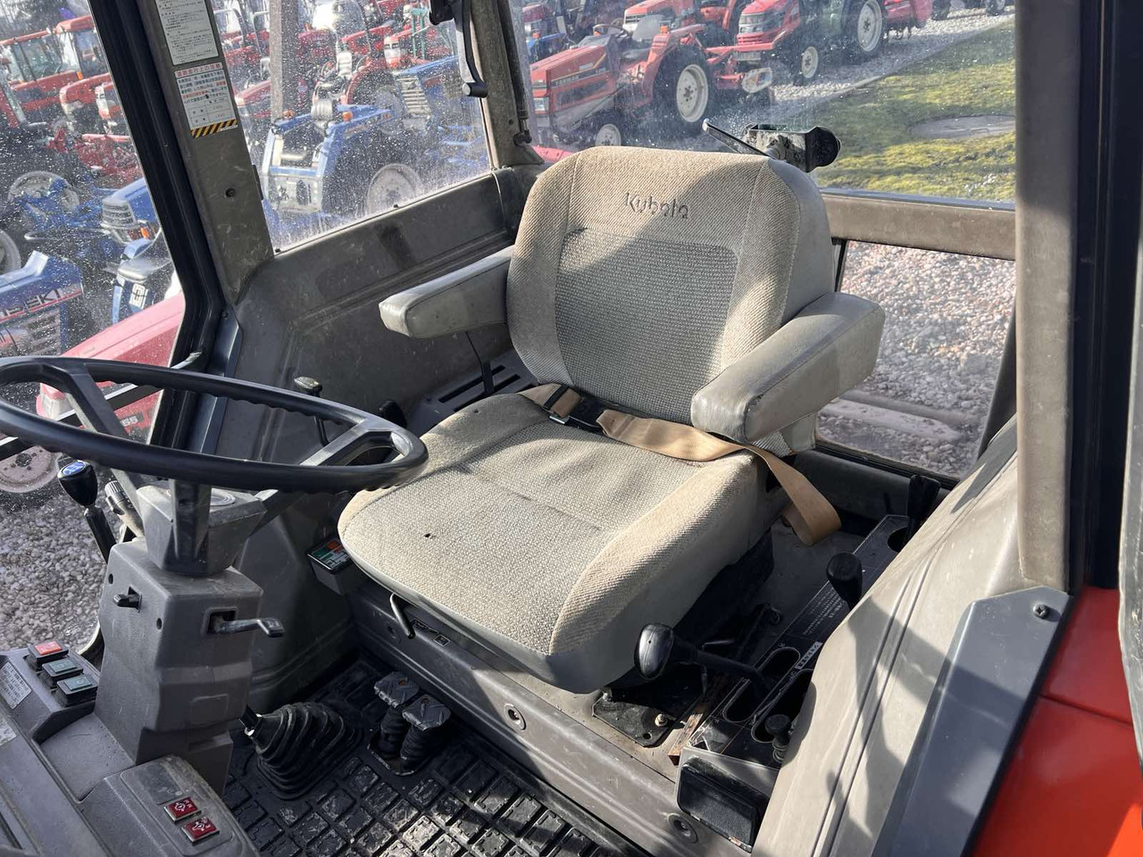 Kubota M1-65 - Τρακτέρ: φωτογραφία 4 Kubota M1-65 - Τρακτέρ: φωτογραφία 4