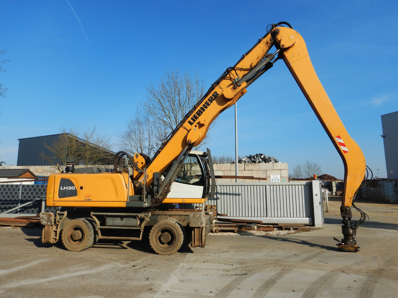 LIEBHERR LH 30 Industry - Μηχάνημα Διαχείρισης Υλικών: φωτογραφία 2 LIEBHERR LH 30 Industry - Μηχάνημα Διαχείρισης Υλικών: φωτογραφία 2
