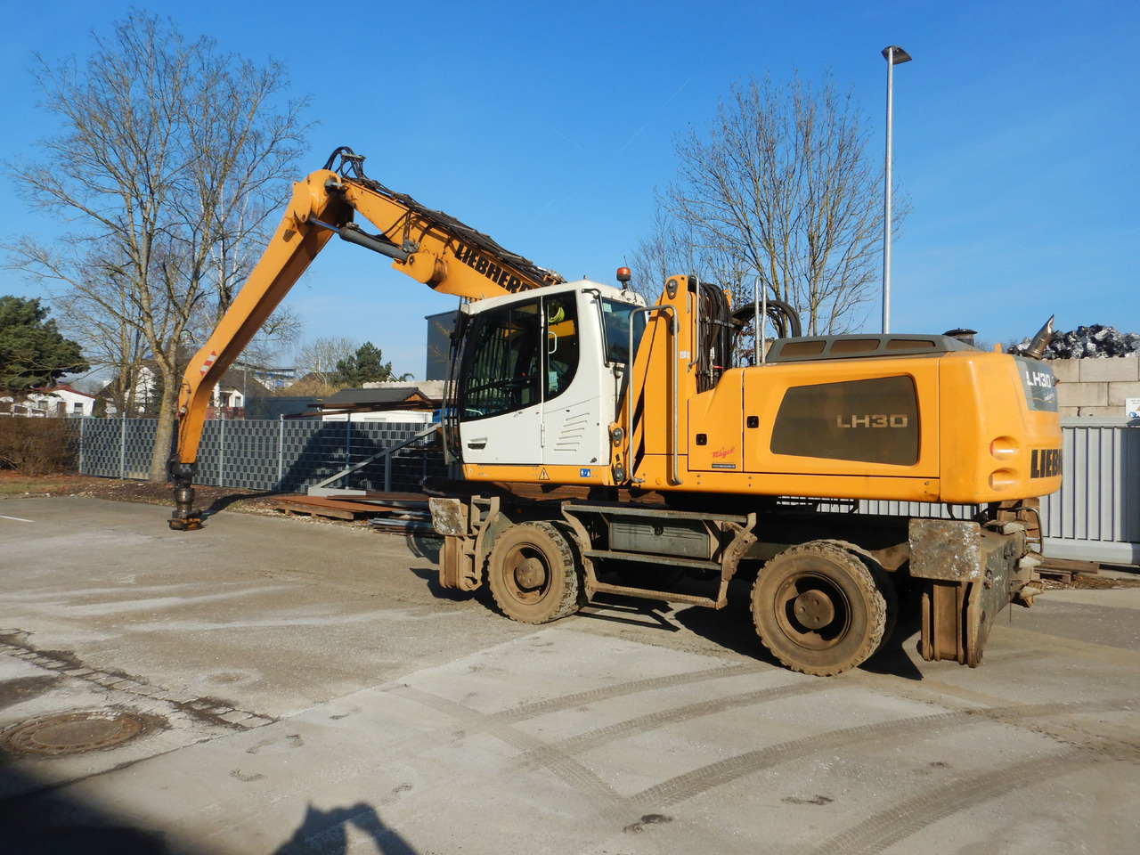 LIEBHERR LH 30 Industry - Μηχάνημα Διαχείρισης Υλικών: φωτογραφία 1 LIEBHERR LH 30 Industry - Μηχάνημα Διαχείρισης Υλικών: φωτογραφία 1