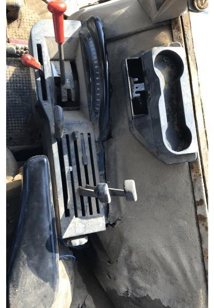 Τρακτέρ JOHN DEERE 4055: φωτογραφία 6