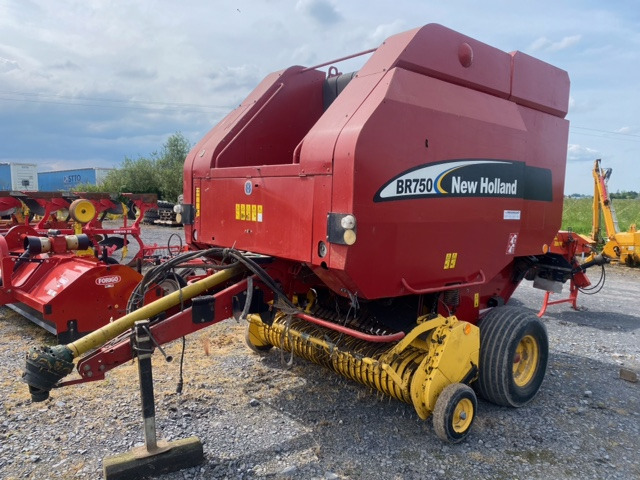 NEW-HOLLAND BR750 - Χορτοδετική μηχανή στρόγγυλης μπάλας: φωτογραφία 1 NEW-HOLLAND BR750 - Χορτοδετική μηχανή στρόγγυλης μπάλας: φωτογραφία 1