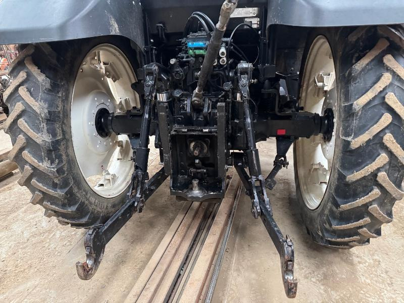 NEW-HOLLAND T6030 - Τρακτέρ: φωτογραφία 5 NEW-HOLLAND T6030 - Τρακτέρ: φωτογραφία 5