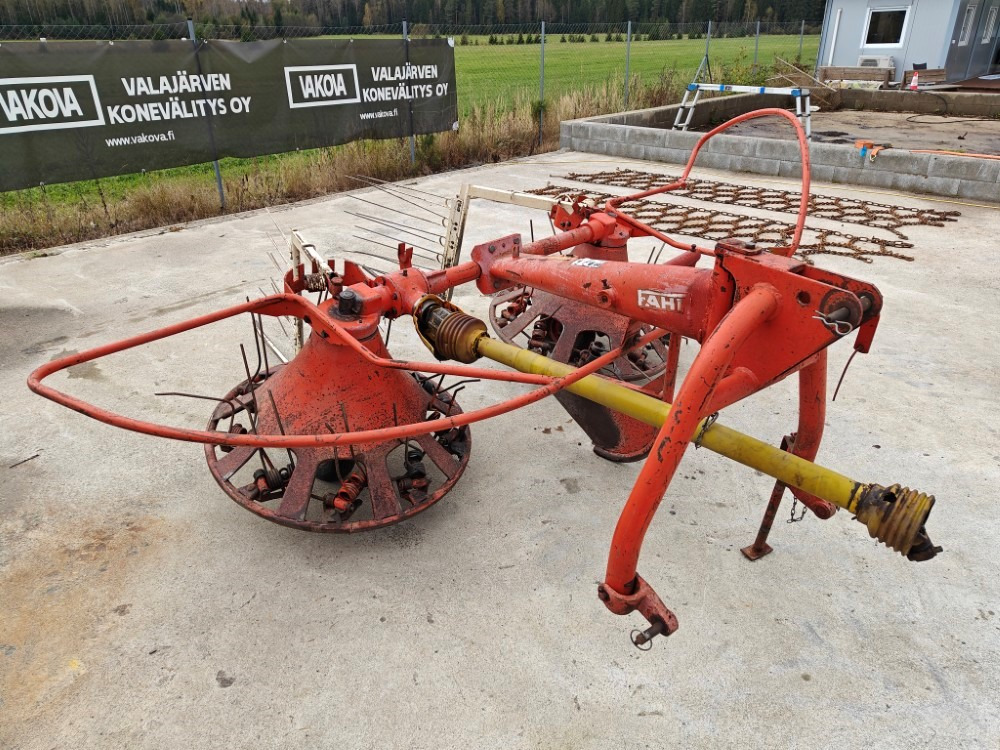 Pyöröharavapöyhin Fahr KU25 karhottimilla Ratasvetoinen harvinainen kone, katso video! - Χορτοσυλλέκτης: φωτογραφία 2 Pyöröharavapöyhin Fahr KU25 karhottimilla Ratasvetoinen harvinainen kone, katso video! - Χορτοσυλλέκτης: φωτογραφία 2