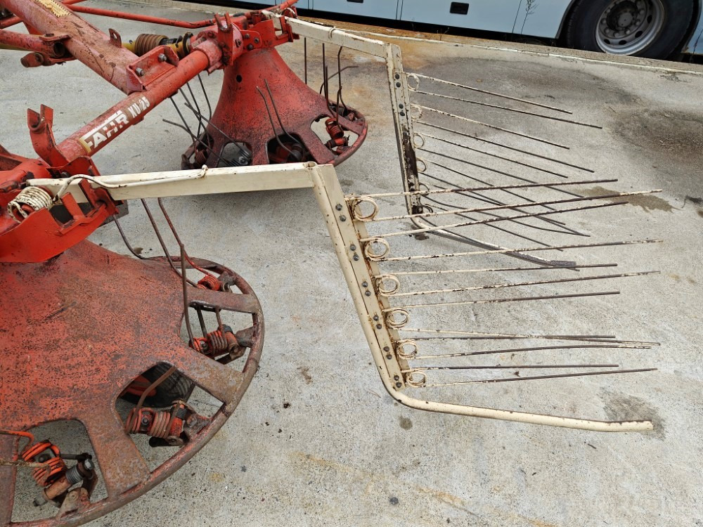 Pyöröharavapöyhin Fahr KU25 karhottimilla Ratasvetoinen harvinainen kone, katso video! - Χορτοσυλλέκτης: φωτογραφία 5 Pyöröharavapöyhin Fahr KU25 karhottimilla Ratasvetoinen harvinainen kone, katso video! - Χορτοσυλλέκτης: φωτογραφία 5