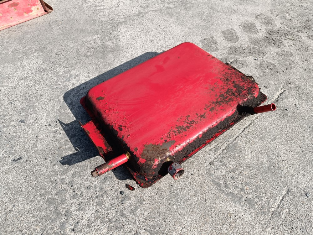 Sampo 410 hydrauliikkaöljysäiliö - Υδραυλική δεξαμενή για Θεριζοαλωνιστική μηχανή: φωτογραφία 4 Sampo 410 hydrauliikkaöljysäiliö - Υδραυλική δεξαμενή για Θεριζοαλωνιστική μηχανή: φωτογραφία 4