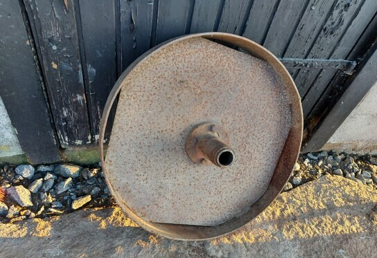 Tukipyörä vanhaan sarka-auraan - Άροτρο: φωτογραφία 1 Tukipyörä vanhaan sarka-auraan - Άροτρο: φωτογραφία 1