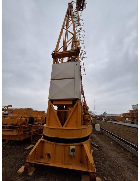 Liebherr 140EC-H6 45m jib - Πυργογερανός: φωτογραφία 2 Liebherr 140EC-H6 45m jib - Πυργογερανός: φωτογραφία 2