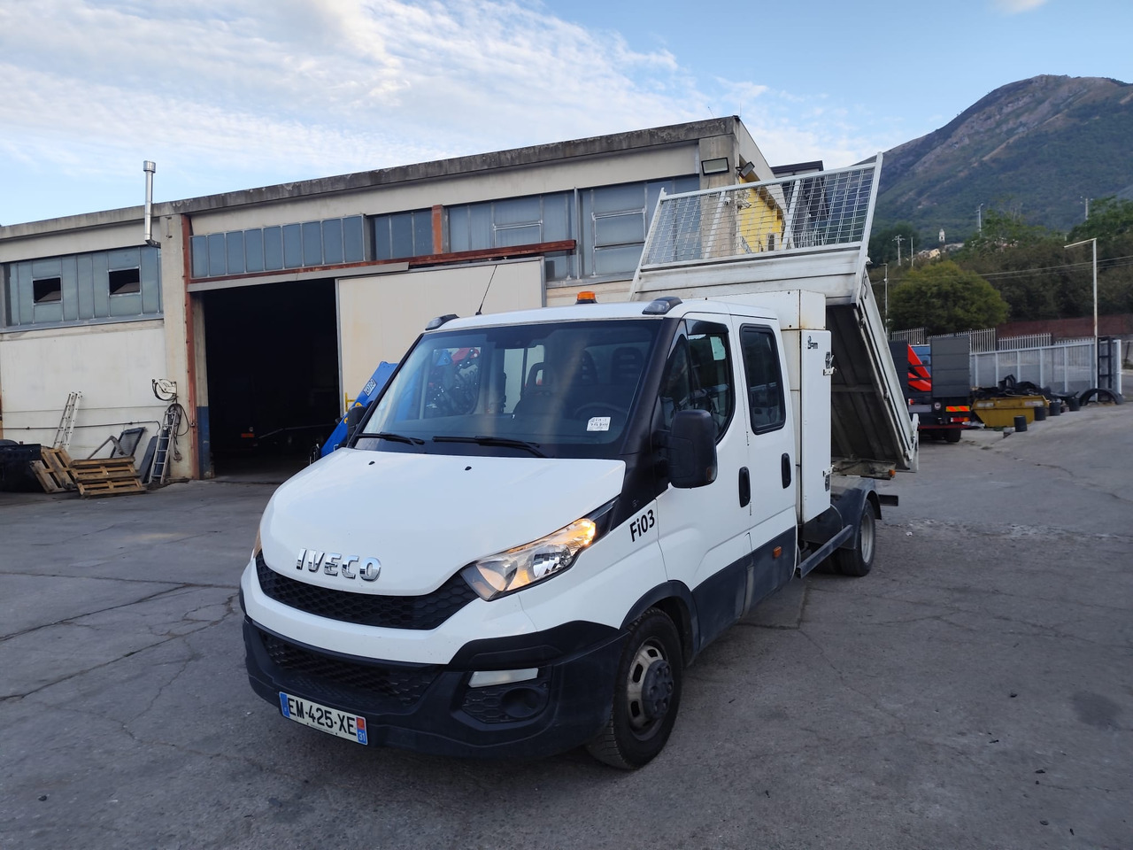 IVECO DAILY 35-140 - Όχημα με ανατρεπομενη καροτσα: φωτογραφία 1 IVECO DAILY 35-140 - Όχημα με ανατρεπομενη καροτσα: φωτογραφία 1