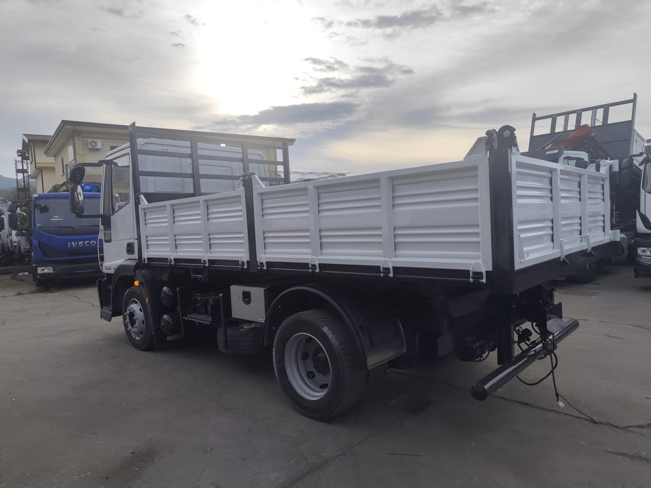 IVECO EUROCARGO 120E25 - Φορτηγό ανατρεπόμενο: φωτογραφία 3 IVECO EUROCARGO 120E25 - Φορτηγό ανατρεπόμενο: φωτογραφία 3