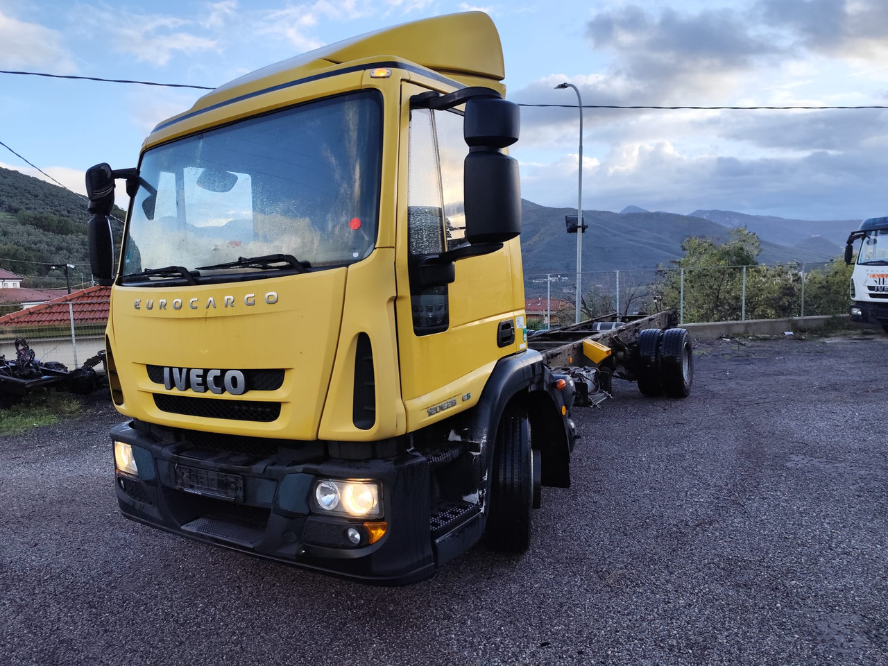 IVECO EUROCARGO 120E28P - Φορτηγό σασί: φωτογραφία 1 IVECO EUROCARGO 120E28P - Φορτηγό σασί: φωτογραφία 1