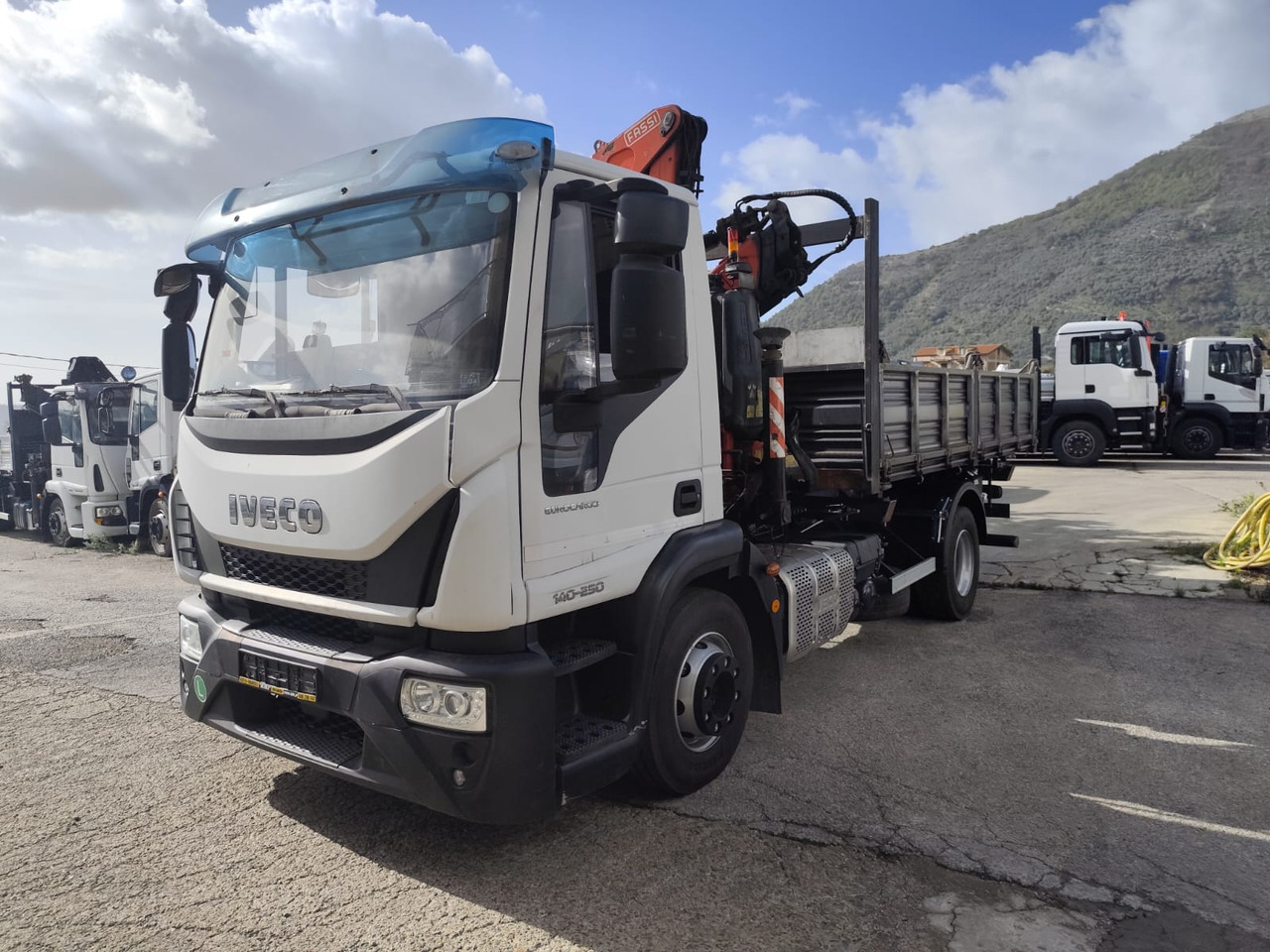 IVECO EUROCARGO 140-250 - Φορτηγό με γερανό: φωτογραφία 1 IVECO EUROCARGO 140-250 - Φορτηγό με γερανό: φωτογραφία 1