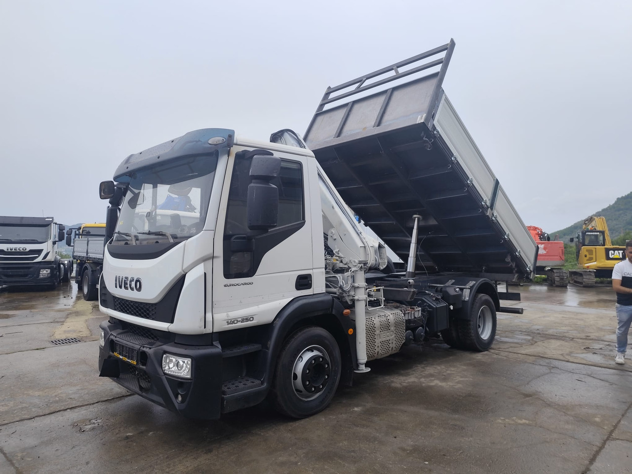 IVECO EUROCARGO 140-250 - Φορτηγό με γερανό: φωτογραφία 1 IVECO EUROCARGO 140-250 - Φορτηγό με γερανό: φωτογραφία 1
