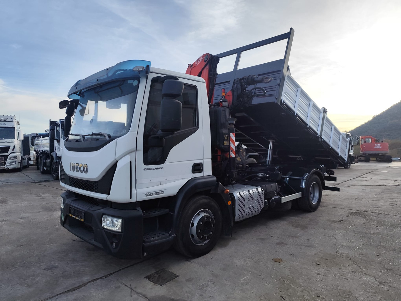 IVECO EUROCARGO 140-250 - Φορτηγό με γερανό: φωτογραφία 1 IVECO EUROCARGO 140-250 - Φορτηγό με γερανό: φωτογραφία 1