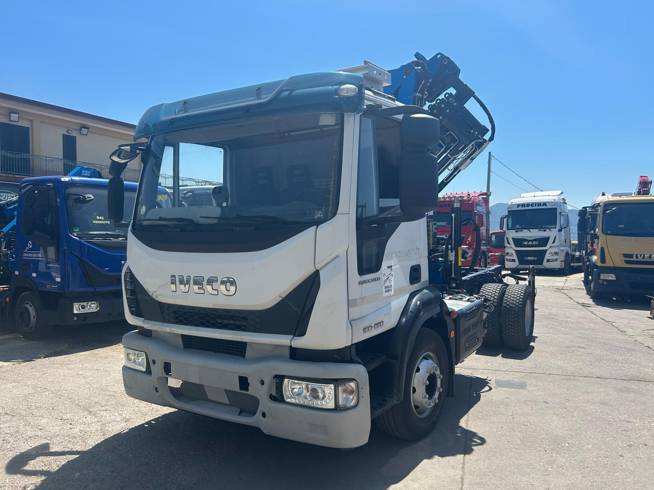IVECO EUROCARGO 160-250 - Φορτηγό με γερανό: φωτογραφία 1 IVECO EUROCARGO 160-250 - Φορτηγό με γερανό: φωτογραφία 1
