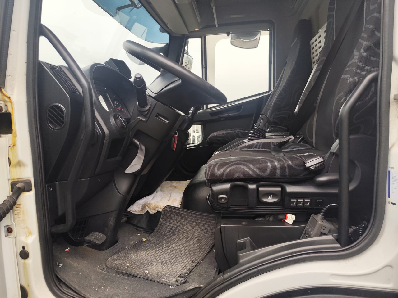 IVECO EUROCARGO 160-280 - Φορτηγό κόφα, Φορτηγό με γερανό: φωτογραφία 5 IVECO EUROCARGO 160-280 - Φορτηγό κόφα, Φορτηγό με γερανό: φωτογραφία 5