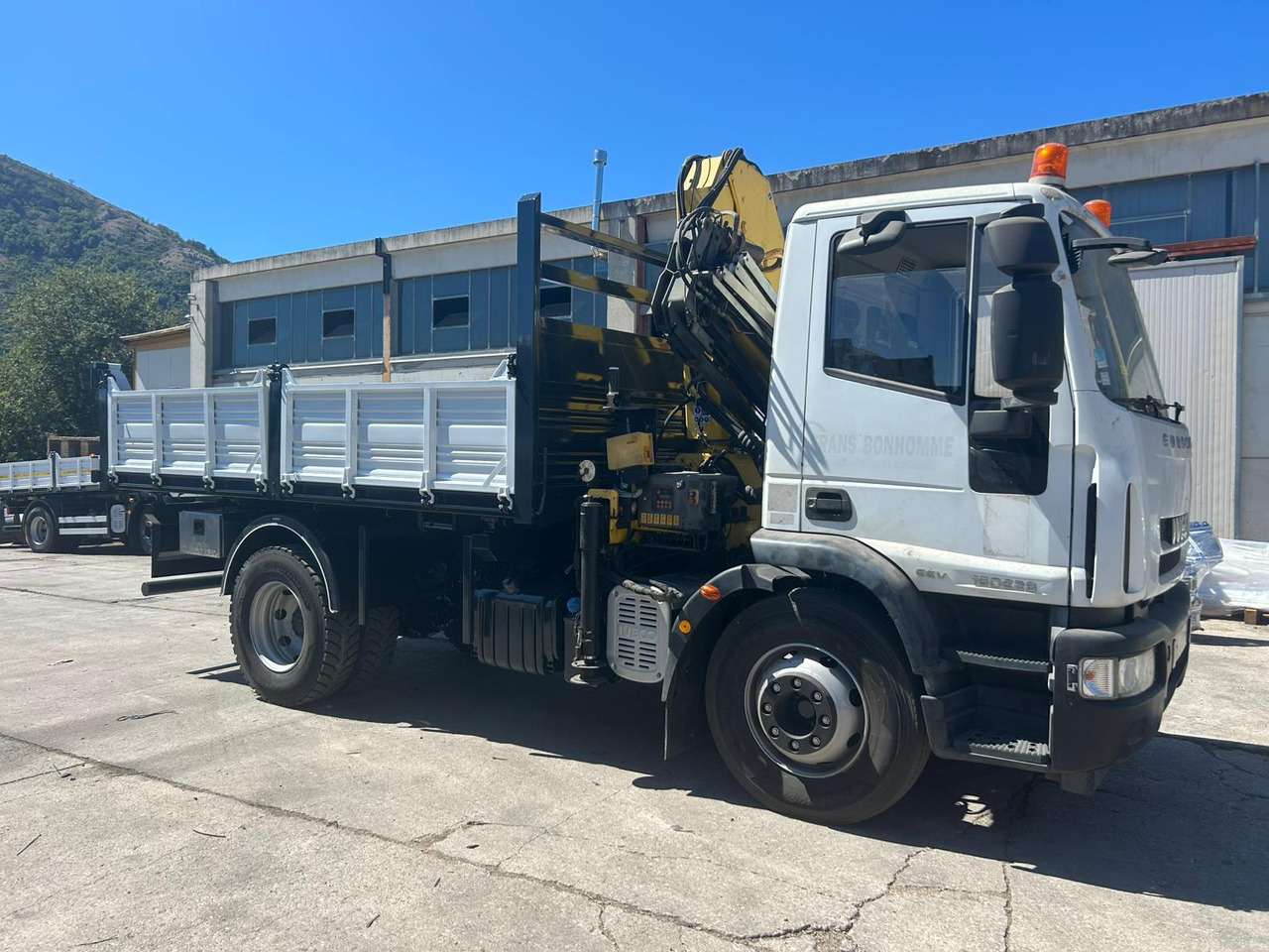 IVECO EUROCARGO 160E28 - Φορτηγό με γερανό, Φορτηγό ανατρεπόμενο: φωτογραφία 2 IVECO EUROCARGO 160E28 - Φορτηγό με γερανό, Φορτηγό ανατρεπόμενο: φωτογραφία 2