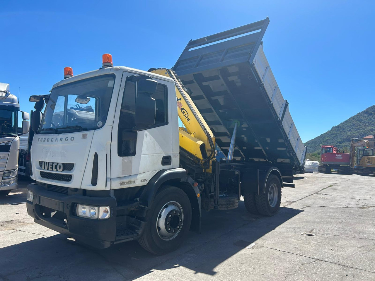 IVECO EUROCARGO 160E28 - Φορτηγό με γερανό, Φορτηγό ανατρεπόμενο: φωτογραφία 1 IVECO EUROCARGO 160E28 - Φορτηγό με γερανό, Φορτηγό ανατρεπόμενο: φωτογραφία 1