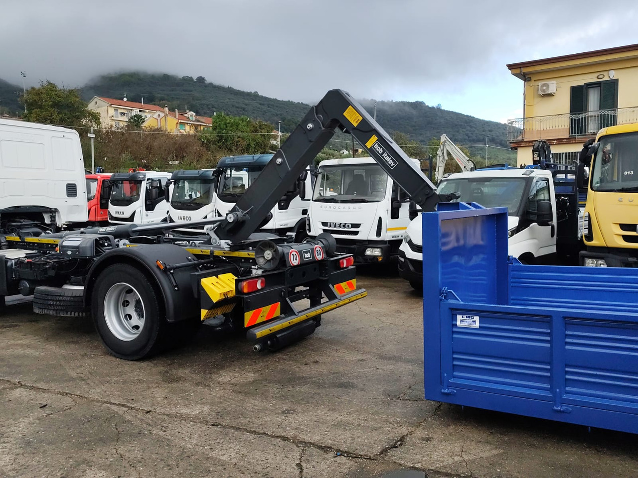 Φορτηγό φόρτωσης γάντζου, Φορτηγό με γερανό IVECO EUROCARGO 180-250: φωτογραφία 36