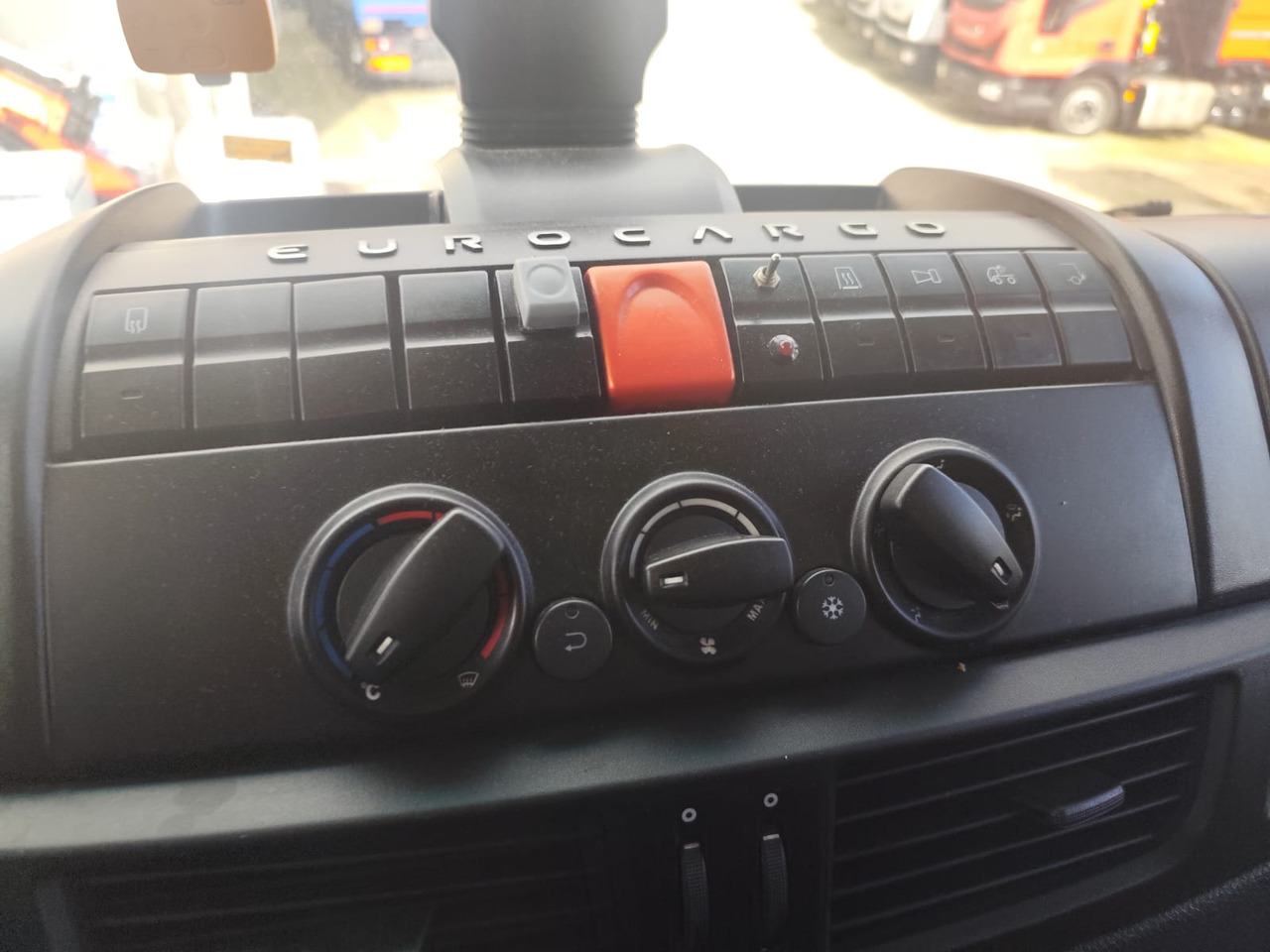 Φορτηγό με γερανό, Φορτηγό με γερανό IVECO EUROCARGO 180-250: φωτογραφία 33