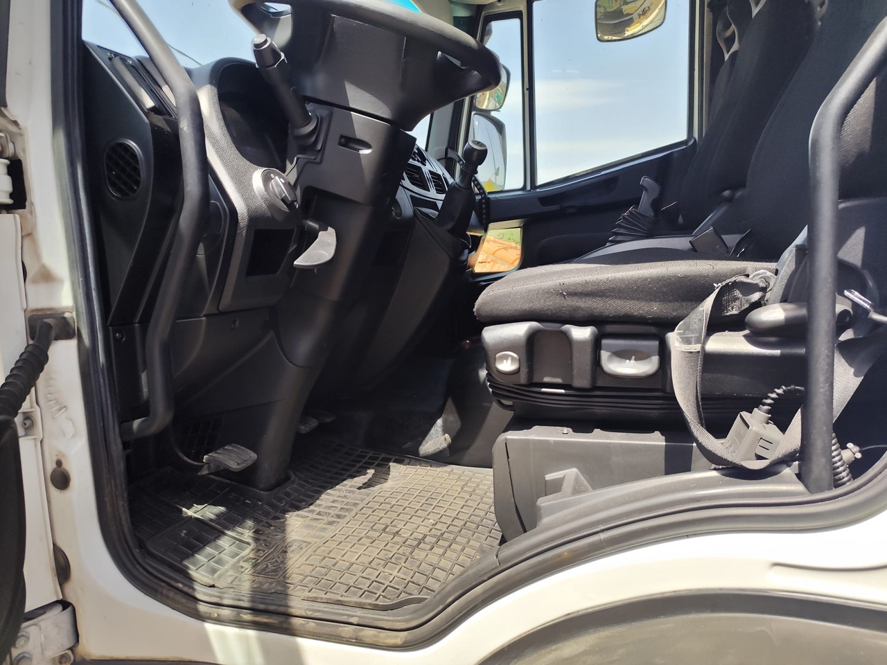 IVECO EUROCARGO 180-250 - Φορτηγό σασί, Φορτηγό με γερανό: φωτογραφία 3 IVECO EUROCARGO 180-250 - Φορτηγό σασί, Φορτηγό με γερανό: φωτογραφία 3