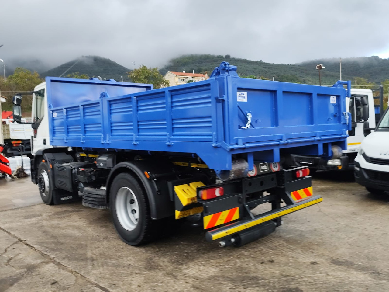 Φορτηγό φόρτωσης γάντζου, Φορτηγό με γερανό IVECO EUROCARGO 180-250: φωτογραφία 19