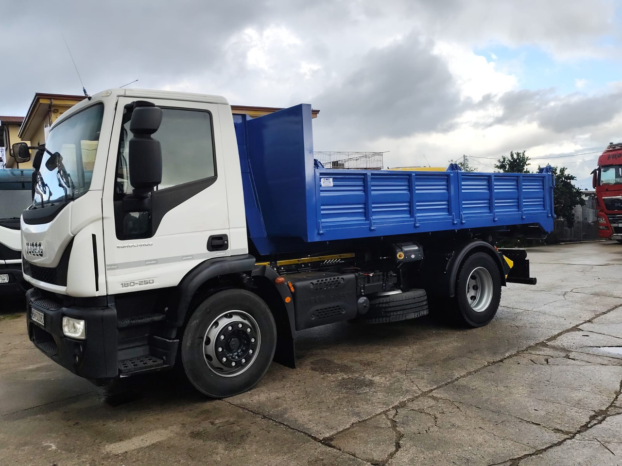 Φορτηγό φόρτωσης γάντζου, Φορτηγό με γερανό IVECO EUROCARGO 180-250: φωτογραφία 33