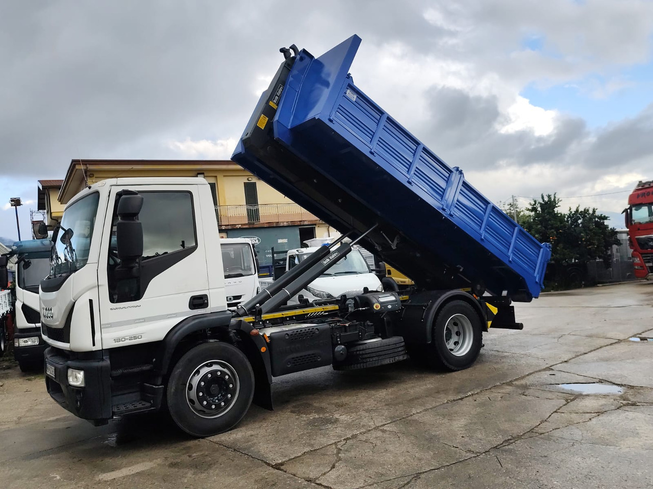 Φορτηγό φόρτωσης γάντζου, Φορτηγό με γερανό IVECO EUROCARGO 180-250: φωτογραφία 10
