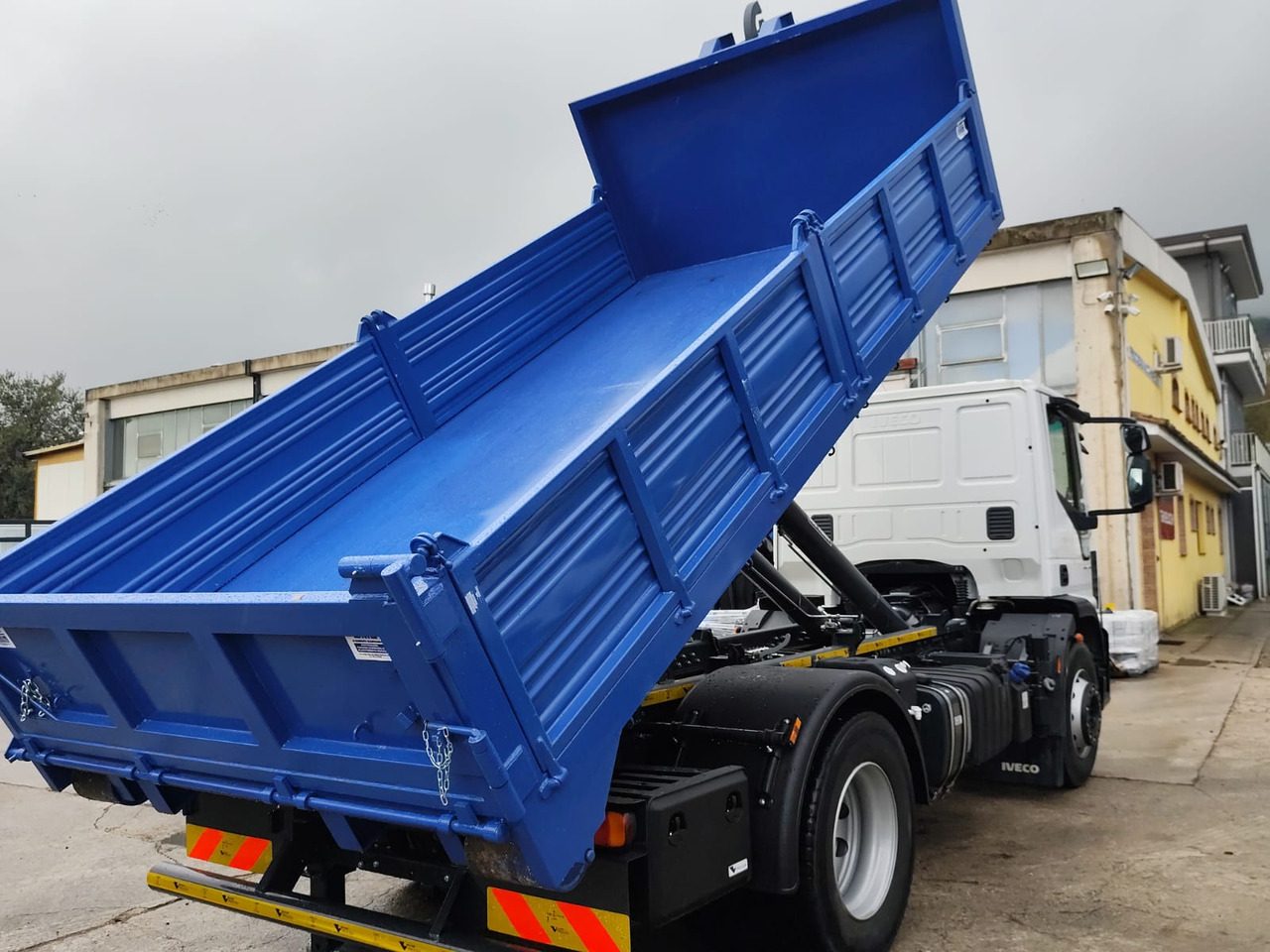 Φορτηγό φόρτωσης γάντζου, Φορτηγό με γερανό IVECO EUROCARGO 180-250: φωτογραφία 6
