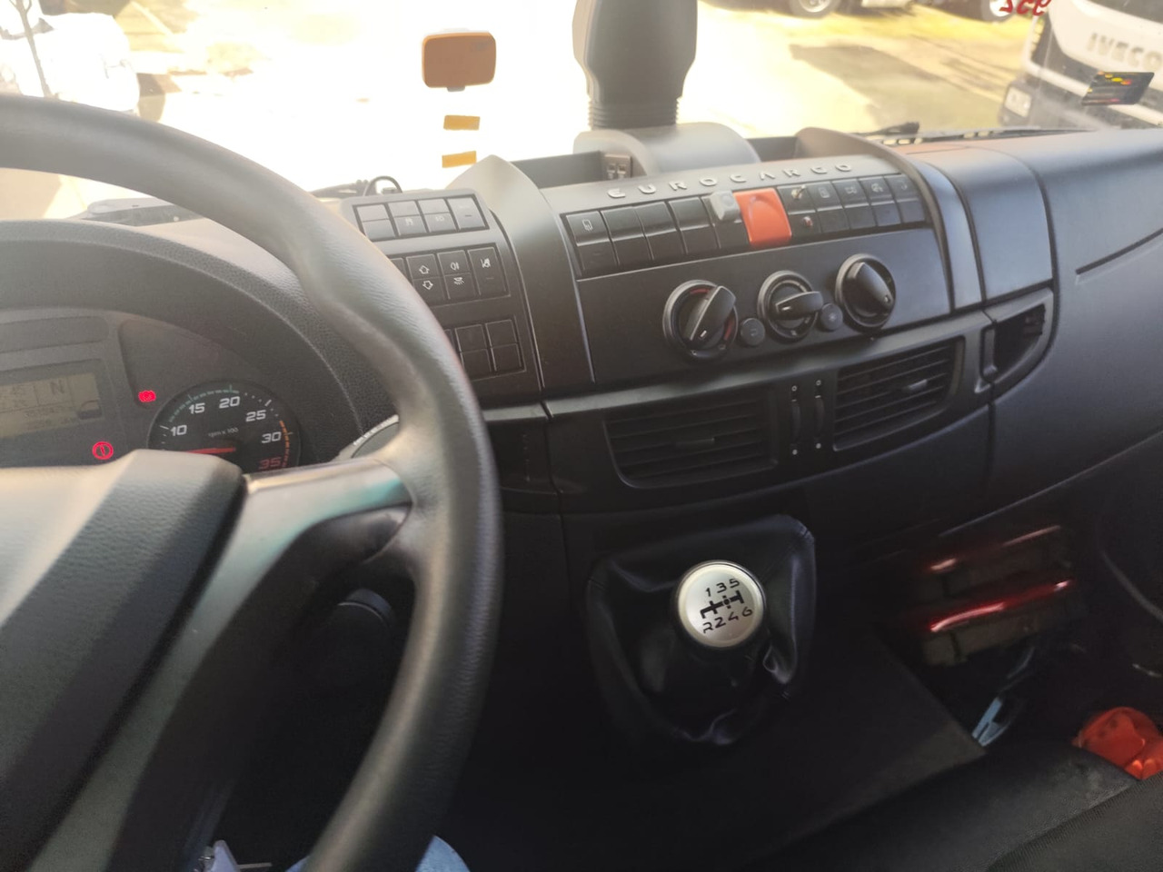 Φορτηγό με γερανό, Φορτηγό με γερανό IVECO EUROCARGO 180-250: φωτογραφία 34