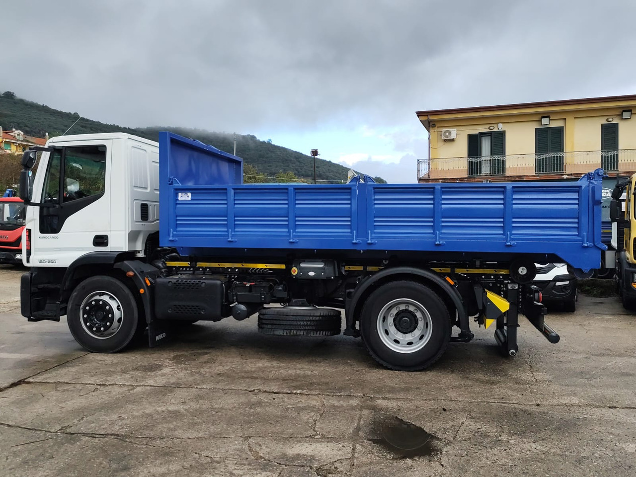 Φορτηγό φόρτωσης γάντζου, Φορτηγό με γερανό IVECO EUROCARGO 180-250: φωτογραφία 14